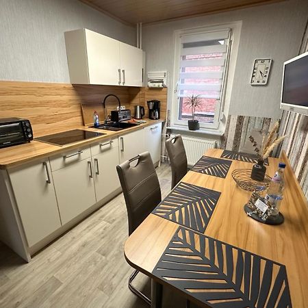 Christels Ferienwohnung 2 In Thale Mit Ueberdachter Terrasse, Kueche Mit Tv & Geschirrspueler Luaran gambar