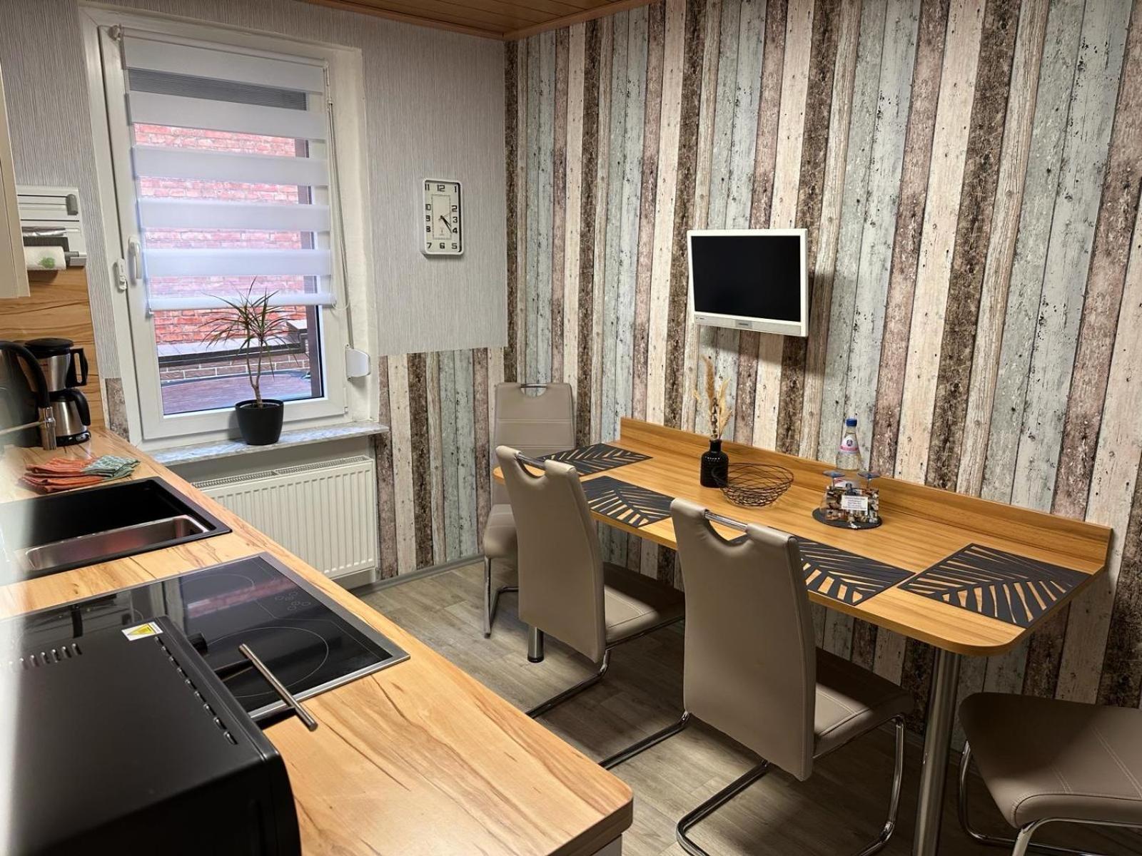 Christels Ferienwohnung 2 In Thale Mit Ueberdachter Terrasse, Kueche Mit Tv & Geschirrspueler Luaran gambar