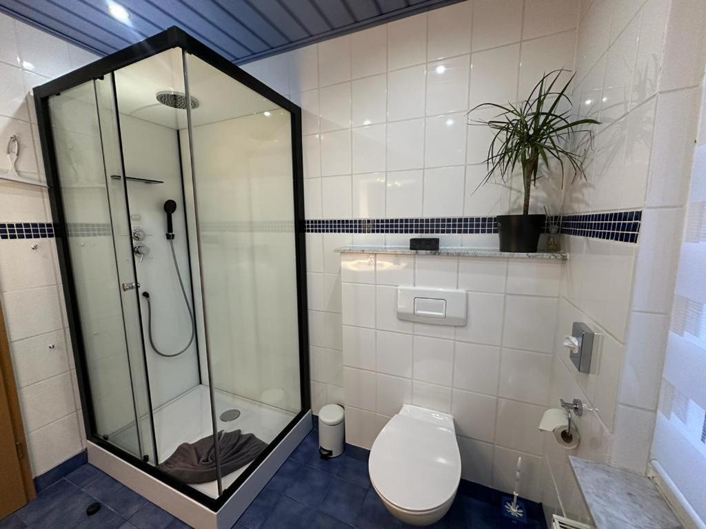 Christels Ferienwohnung 2 In Thale Mit Ueberdachter Terrasse, Kueche Mit Tv & Geschirrspueler Luaran gambar